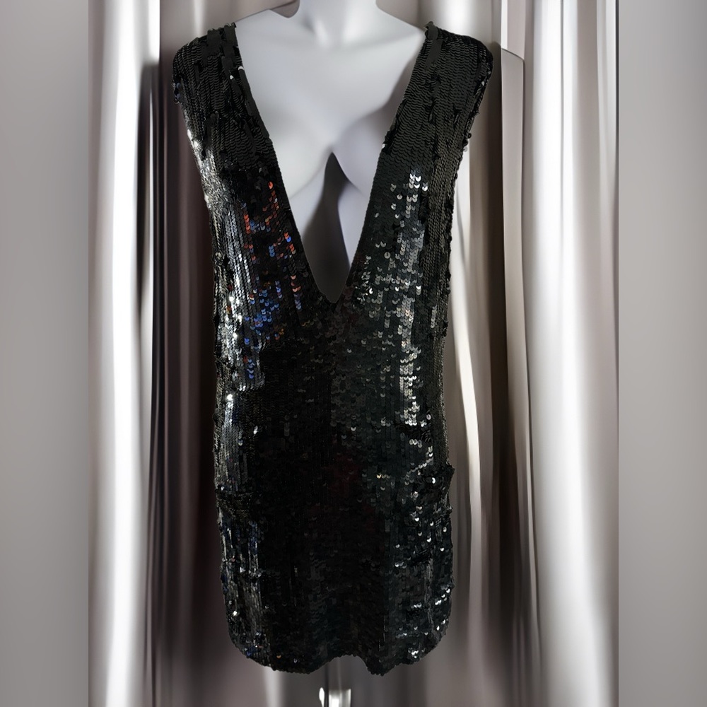Jill Stuart NWOT  100% silk black sequin plunge V-neck cocktail dress. Size 2